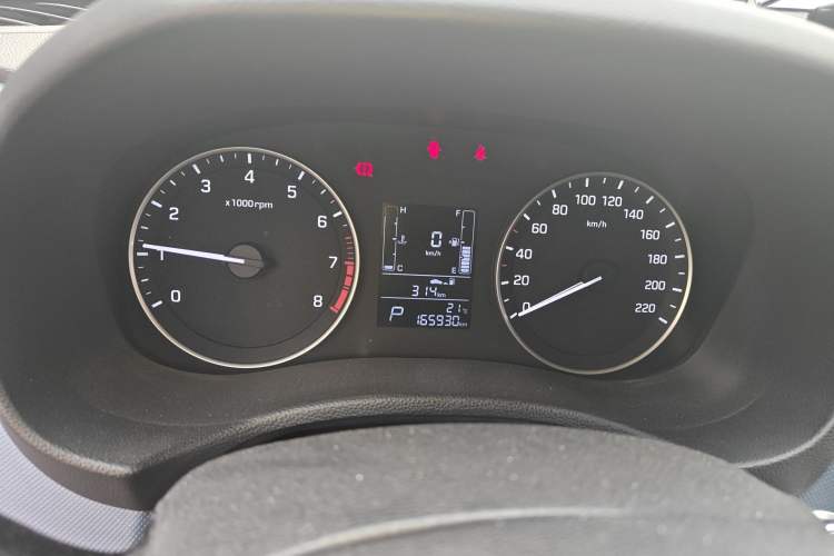 Used Hyundai ix25 2015 1.6L Automatic Two-Wheel-Drive Deluxe DLX Model Instrument Cluster