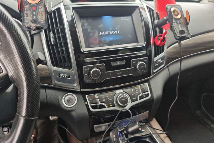 Used Haval H9 2017 2.0T Gasoline 4x4 Premium 5-Seater Audio And AC Panel