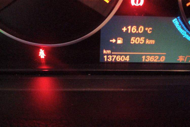 Used BMW 3 Series 2016 320i M Sport Odometer Close Up