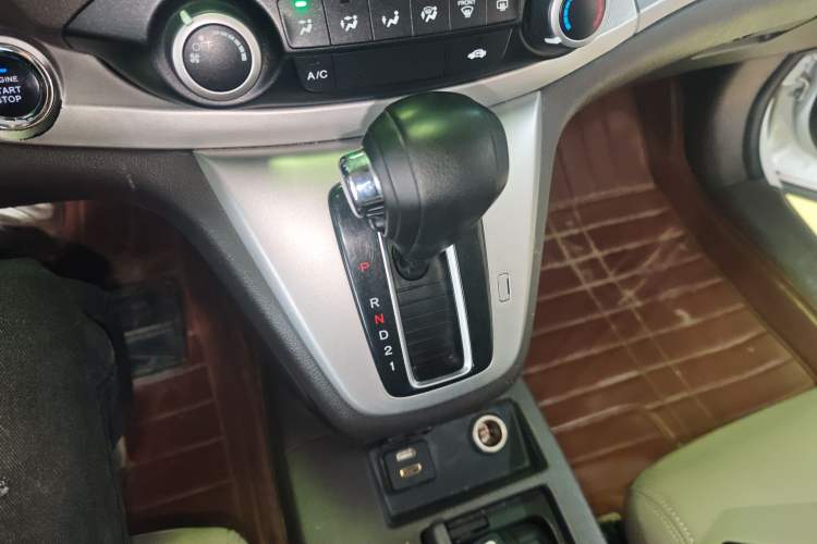 Used Honda CR-V 2012 2.0L two-wheel drive urban version
