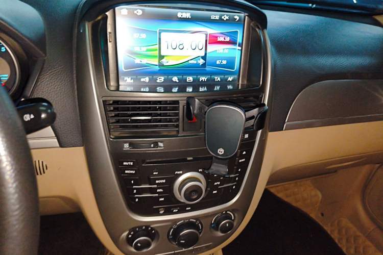 Used Buick Excelle 2013 1.5L Manual Classic Model Audio And AC Panel