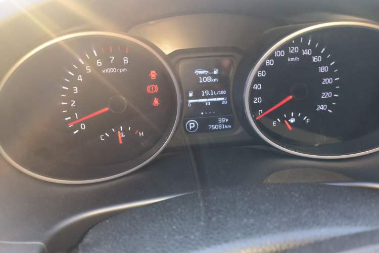 Used Kia Sportage R 2015 2.0L Automatic Two-Wheel Drive DLX Model Odometer Close Up