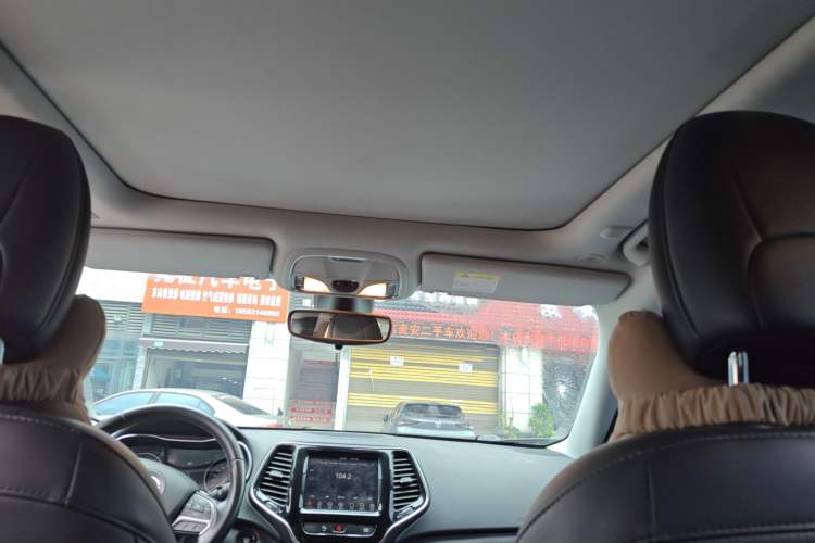 Used Jeep Cherokee 2019 2.0T Two-Wheel Drive Smart Enjoyment Version China V Headliner