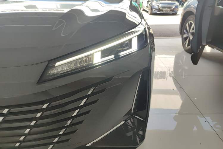 Used CHANGAN Eado PHEV 2025 Smart New Blue Whale 145KM High-Energy Edition
