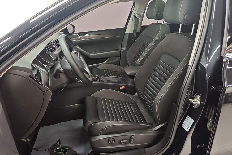 Used Volkswagen Magotan 2020 330TSI DSG Leading Model Left Front Seat