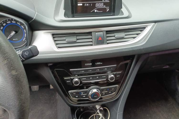 Used CHANGAN Alsvin V7 2016 1.6L Manual Joyride Model China V Standard Audio And AC Panel