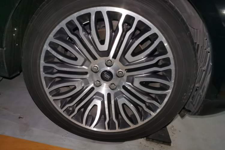 Used Land Rover Range SportNew Energy 2022 P400e SE Right Front Wheel Hub