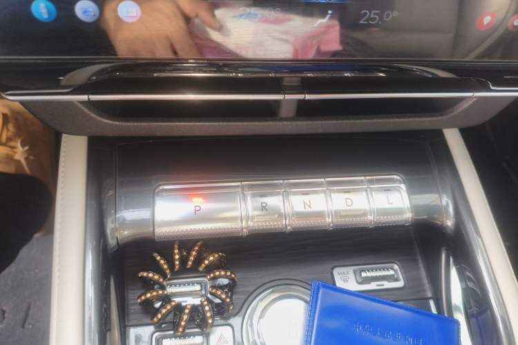 Used Lincoln Nautilus 2023 2.0T All-Wheel-Drive Luxury Edition Gear Lever