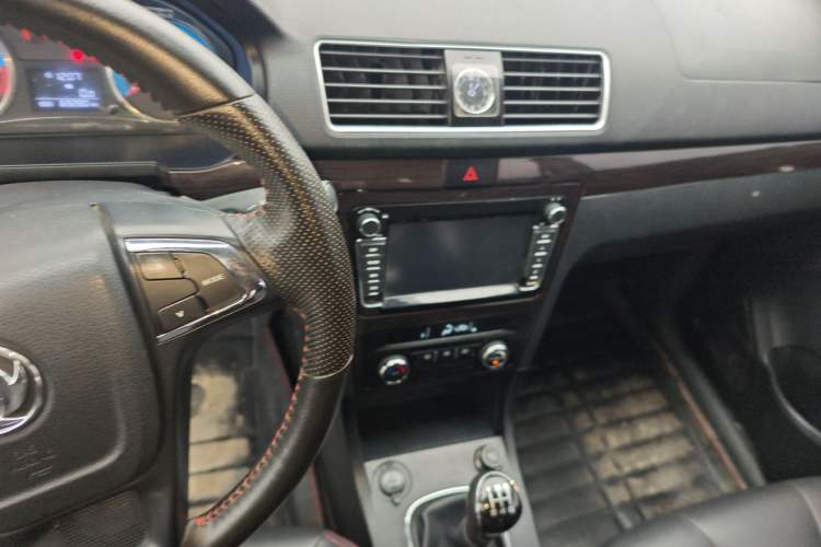 Used Dongfeng Fengon 370 2016 1.5L Manual Luxury 7-Seater
