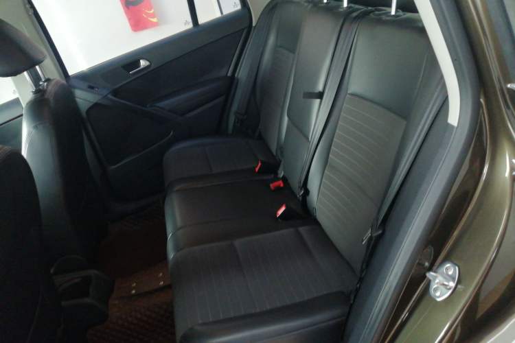 Used Volkswagen Tiguan 2015 1.8TSI Automatic Two-Wheel Drive Trend Edition Left Rear Seat