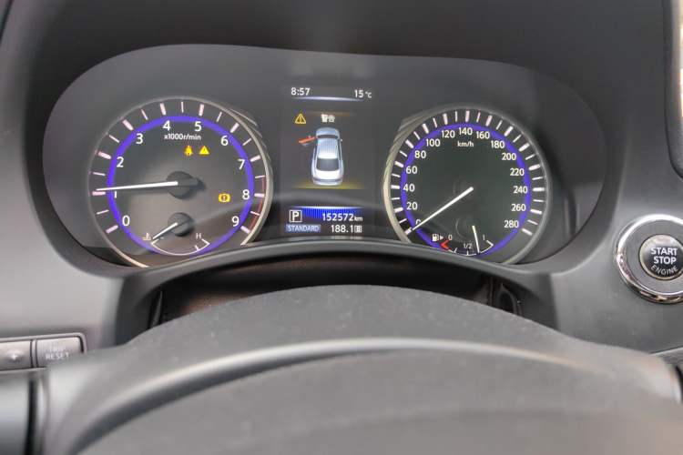 Used Infiniti Q50 2014 3.7L Luxury Edition Odometer Close Up