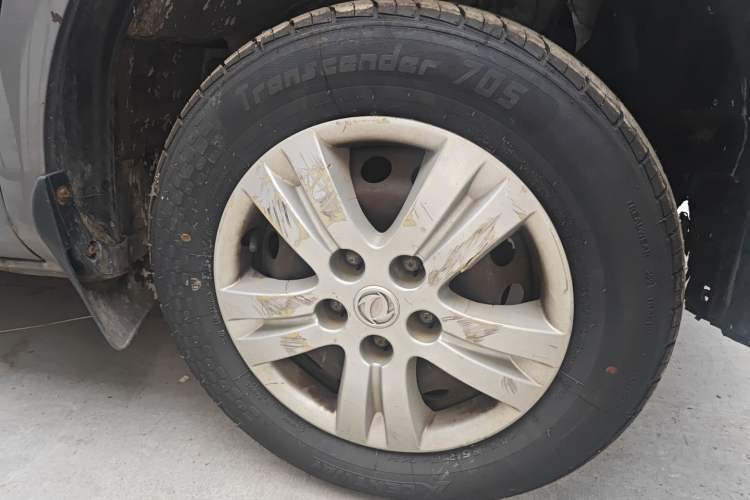 Used FORTHING Lingzhi 2014 V3 1.5L 7-Seater Luxury Model
