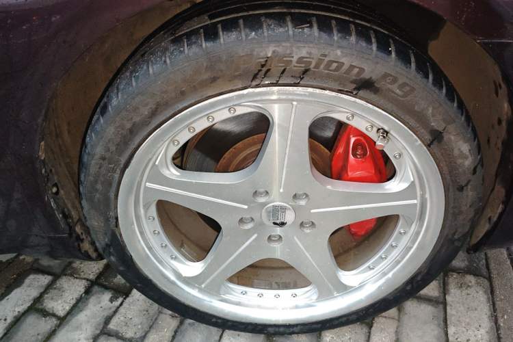 Used Infiniti G Series 2010 G37 Coupe Convertible Alloy Edition Right Front Wheel Hub