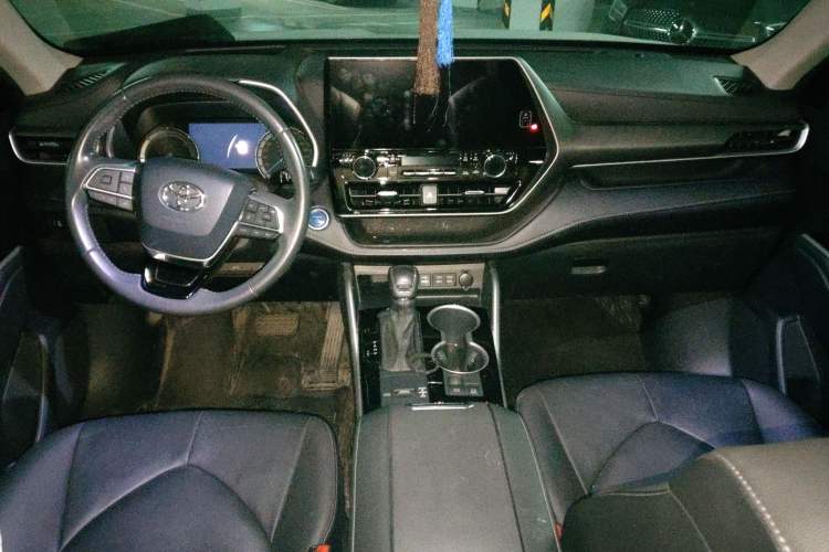 Used Toyota Highlander 2022 Dual-Engine 2.5L Four-Wheel Drive Prestige Version 7 Seats
