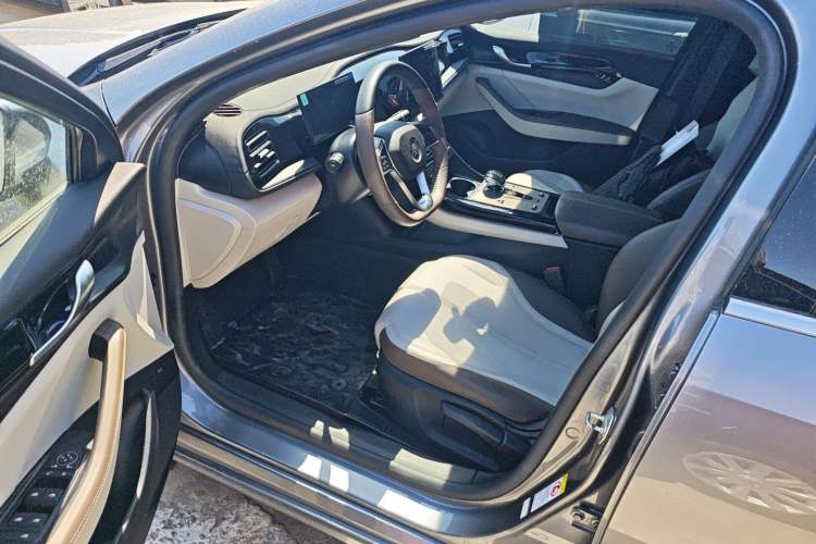 Used BYD Qin PLUS 2024 HONOR Edition DM-i 55KM Leading Model
