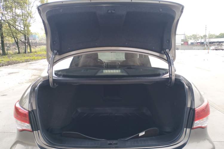 Used Nissan Sylphy 2012 Classic 1.6XE Manual Comfort Edition Trunk