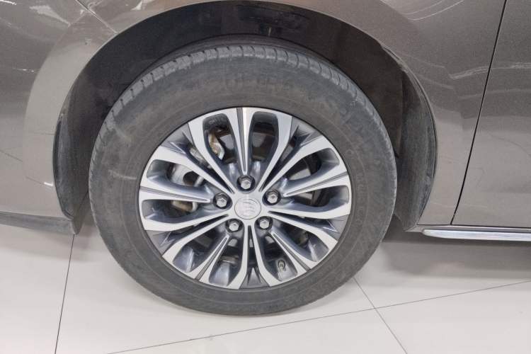 Used Buick GL8 2023 Facelifted Land Cruiser Executive Luxury Version
