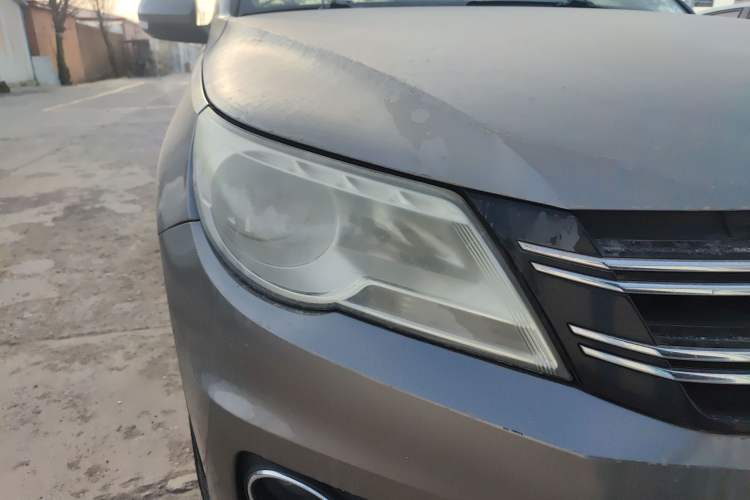 Used Volkswagen Tiguan 2010 2.0 TSI Automatic All-Wheel-Drive Elite Edition Right Front Headlight