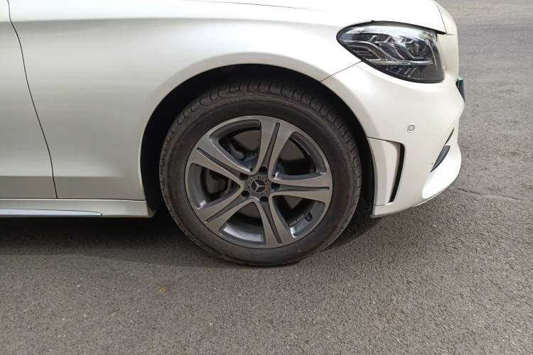 Used Mercedes-Benz C-Class 2019 Restyled C 260 L Sport Edition Right Front Wheel Hub