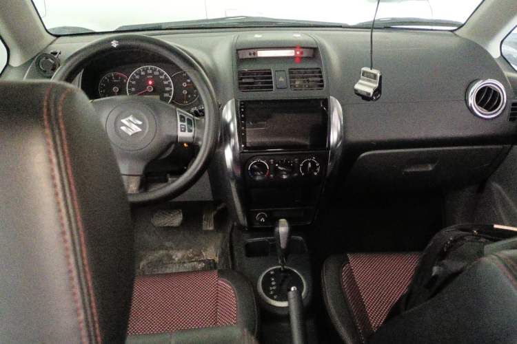 Used Suzuki SX4 2011 Revised Version 1.6L Automatic Comfort Edition Center Console