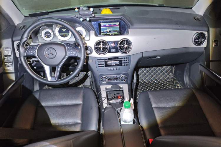 Used Mercedes-Benz GLK-Class 2014 GLK 260 4MATIC Dynamic Model Center Console