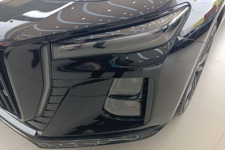 Used Hongqi H5 2025 Model 2.0T Automatic Xuan Ying 2 Million Units Commemorative Edition