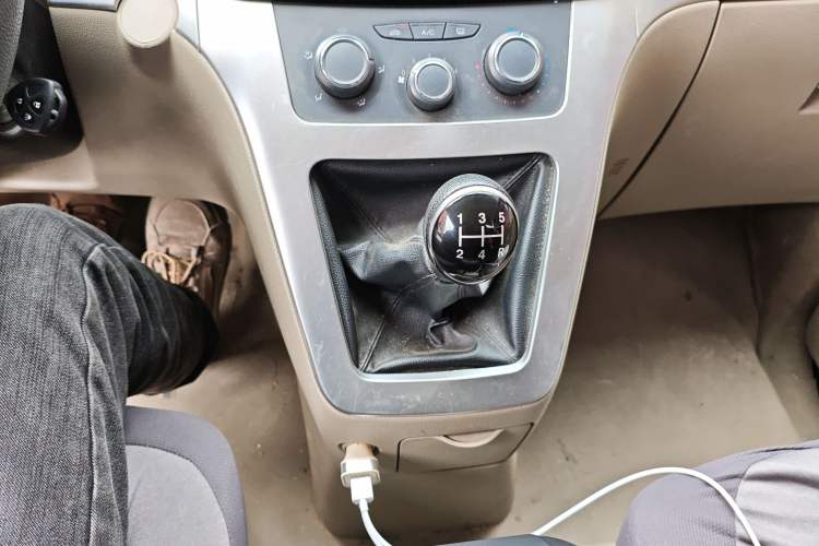 Used GAC Gonow Starry 2013 1.5L Seven-Seater Luxury Model
