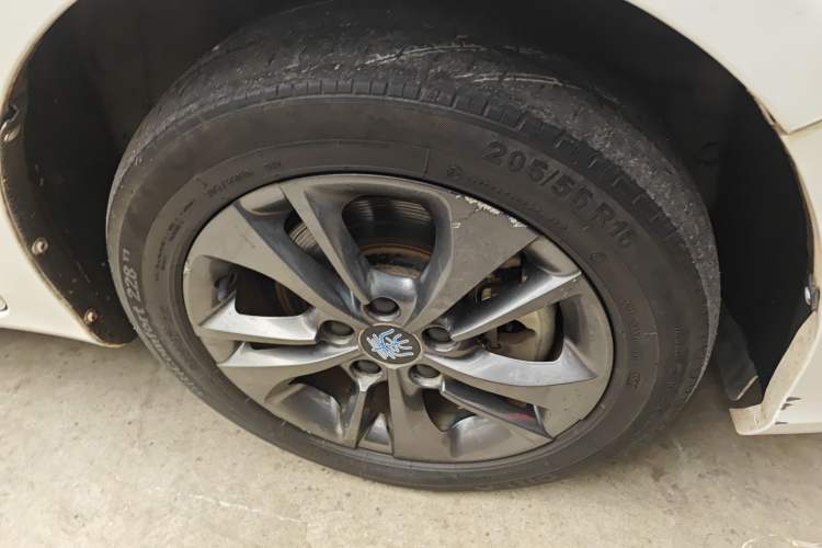 Used BYD Qin New Energy 2017 Qin 1.5T 100 Right Front Wheel Hub