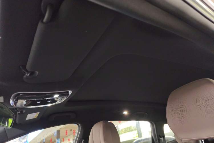 Used Fengyun T8 2025 1.5T 130km Deluxe Version 5 Seats Headliner