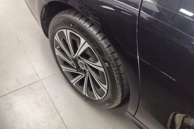 Used Mercedes-Benz E-Class 2024 E 300 L Luxury Model Right Rear Wheel Hub