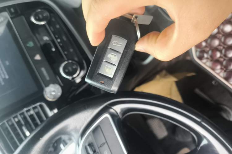 Used Mitsubishi Outlander 2018 2.4L 4x4 Luxury Edition 7-Seater
