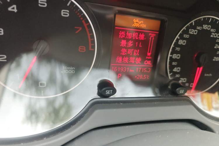 Used Audi Q5 2011 2.0TFSI Technology Model Odometer Close Up