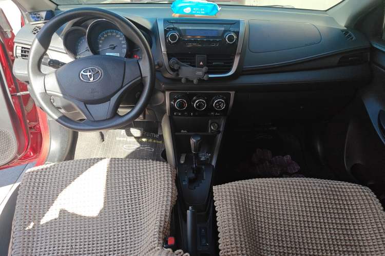 Used Toyota YARiS L Zhi Xiang 2017 1.5E CVT Dynamic Edition Center Console