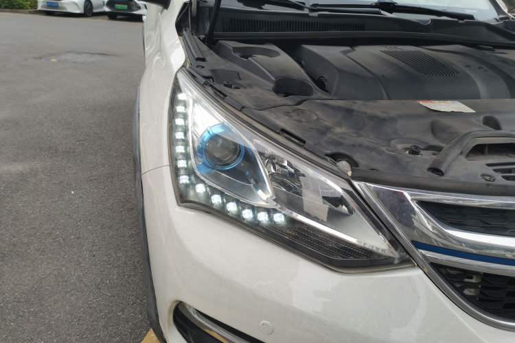 Used BYD Song New Energy 2017 Song DM 1.5TID All-Wheel Drive Prestige Model
