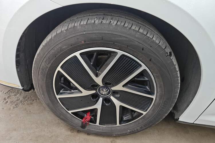 Used BYD Qin L 2024 DM-i 120KM Beyond Model Left Front Wheel Hub