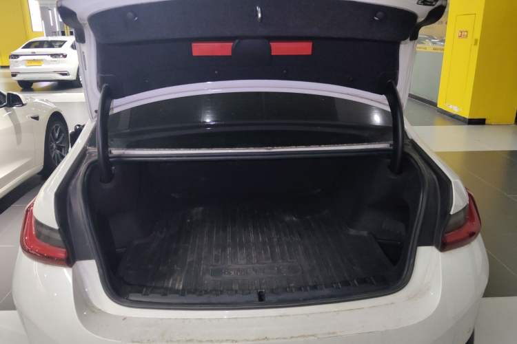 Used BMW i3 2022 eDrive 35 L Trunk