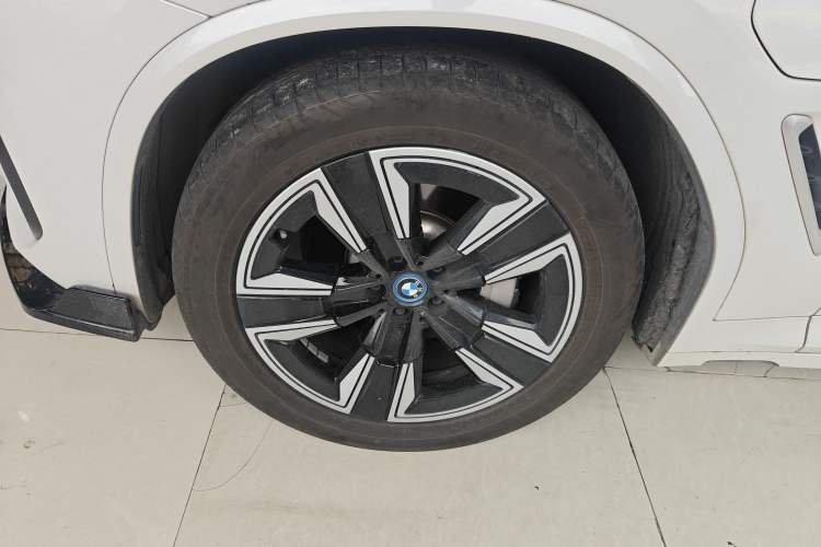 Used BMW iX3 2023 Leading Model Exterior 4