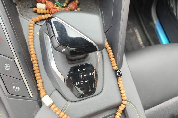 Used Lynk & Co 06 2023 Remix 1.5T Hero Gear Lever