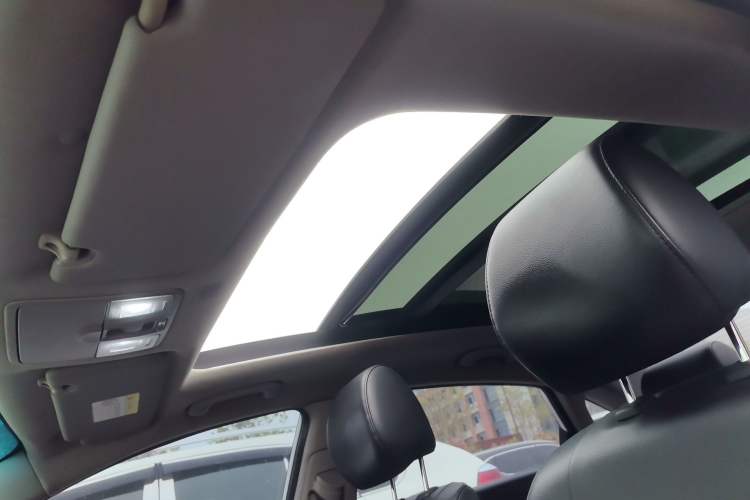 Used Hyundai Mistra 2017 1.8L Automatic Deluxe DLX Model China V Emission Standard Headliner