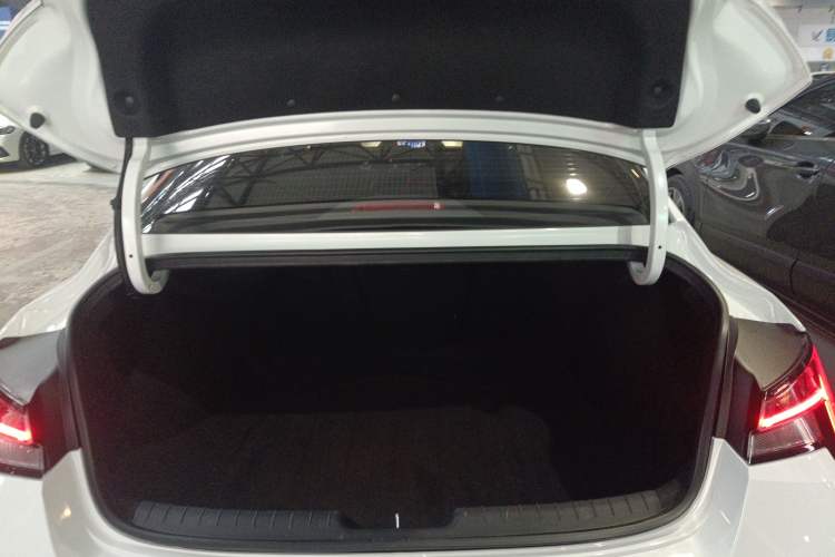 Used Hyundai Elantra 2022 1.5L CVT 20th Anniversary Edition
