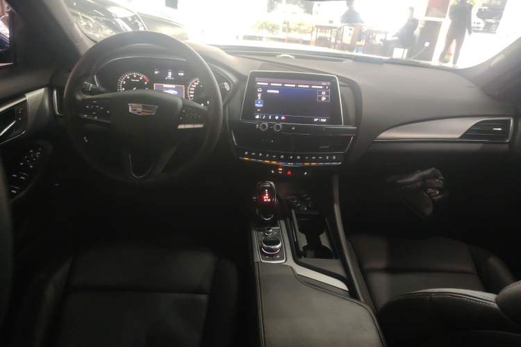 Used Cadillac CT5 2021 28T Luxury Model Center Console