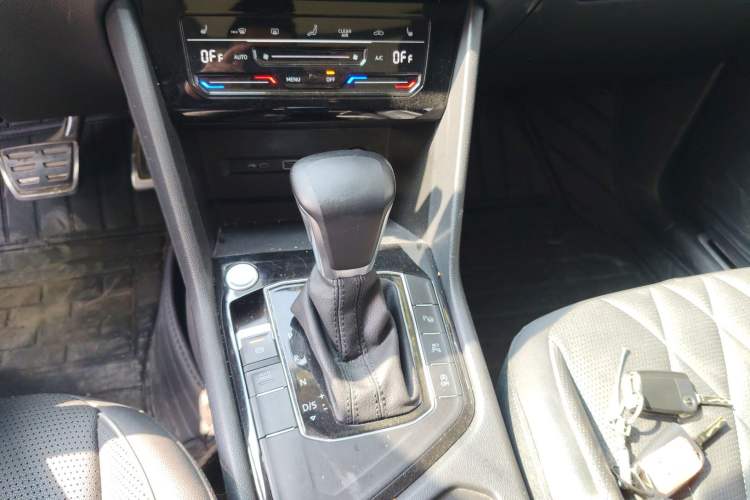 Used Volkswagen Tiguan L 2022 330TSI Automatic Two-Wheel Drive R-Line Enhanced Edition
