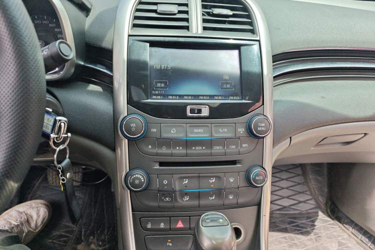 Used Chevrolet Malibu 2012 2.0L Automatic Luxury Edition Audio And AC Panel