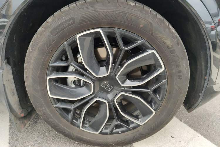 Used Avatr 07 2026 Max+ Pure-Electric Version Right Front Wheel Hub