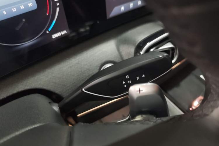 Used Chery Tiggo 9 2023 2.0T Automatic Two-Wheel Drive Luxury Edition 5 Seats Gear Lever