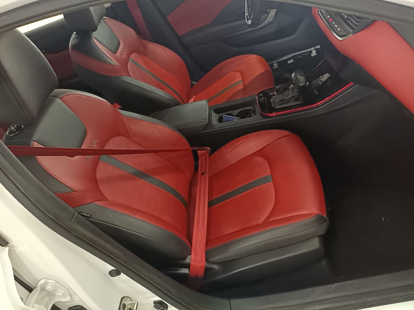Dongfeng Aeolus Yixuan 2022 230T Automatic Adaptive-Beam Knight Edition — снимка 19