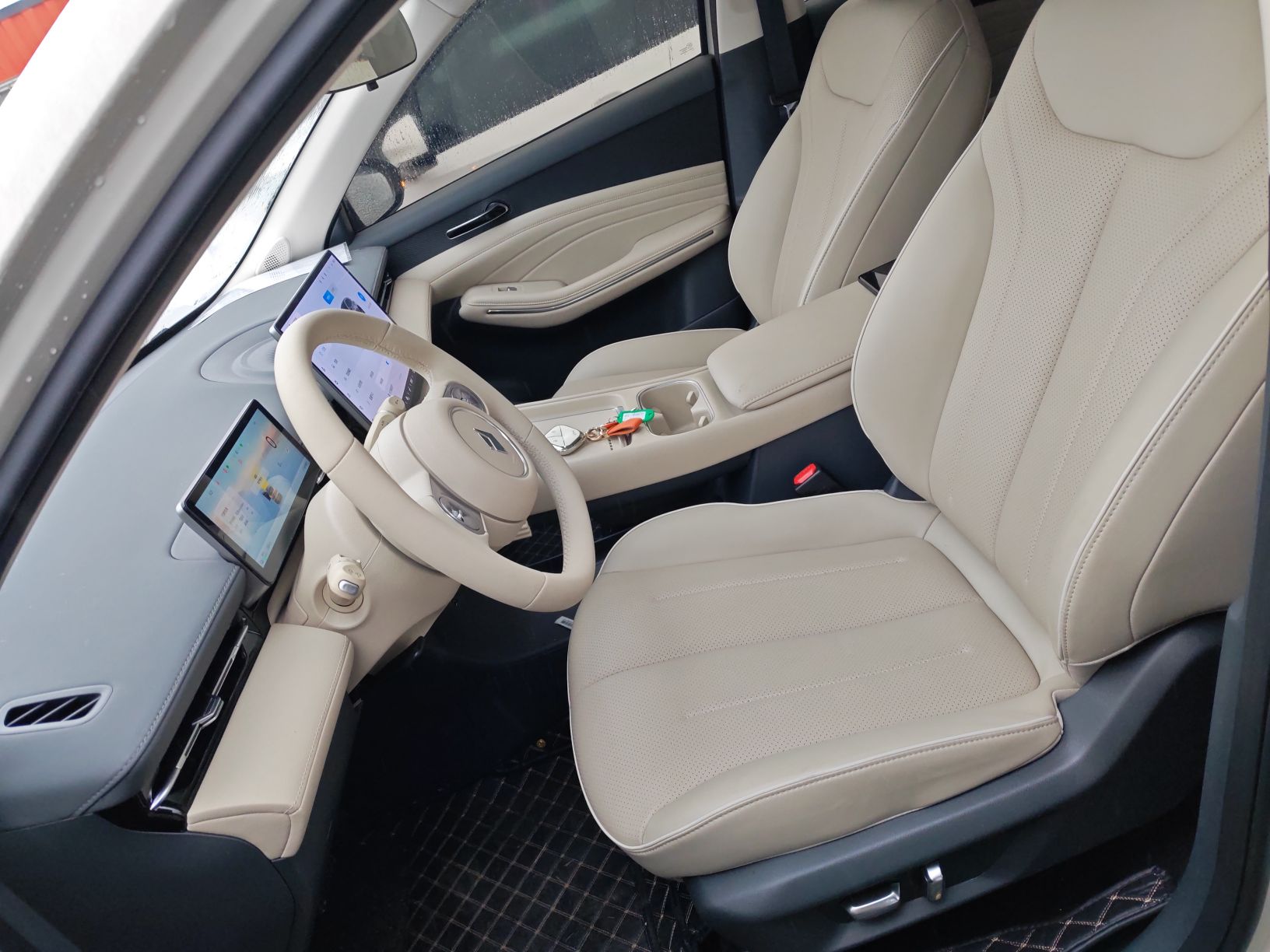 Переднее сиденье в автомобиле