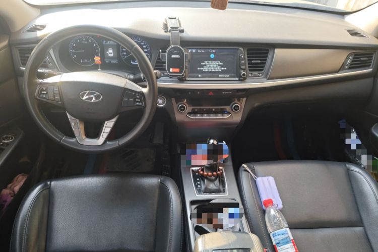 Used Hyundai Mistra 2019 1.8L Automatic Deluxe DLX Model China VI Standard Center Console