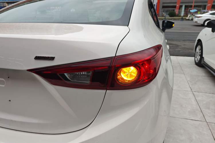 Used Mazda Mazda 3 Axela 2014 Sedan 1.5L Automatic Luxury Model