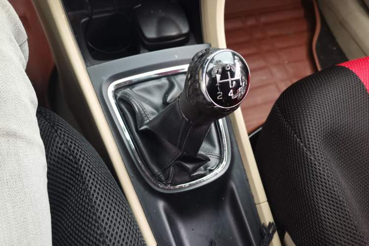 Used Suzuki Alivio 2015 1.6L Manual Comfort Model Gear Lever